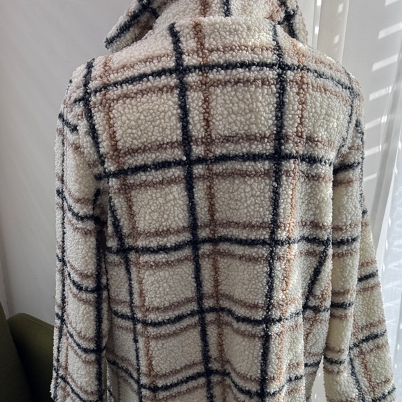 Stoosh Plaid Teddy Jacket in Cream and Black - Picture 4 of 5